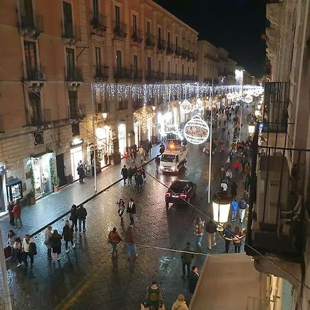 Stesicoro-Duomo Elegante Appartamento In Centro Catania Bagian luar foto